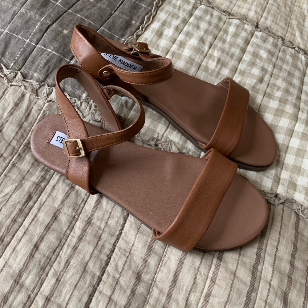 NWOT Steve Madden Tan Leather Dina Sandal | Steve Madden Shoes Flats